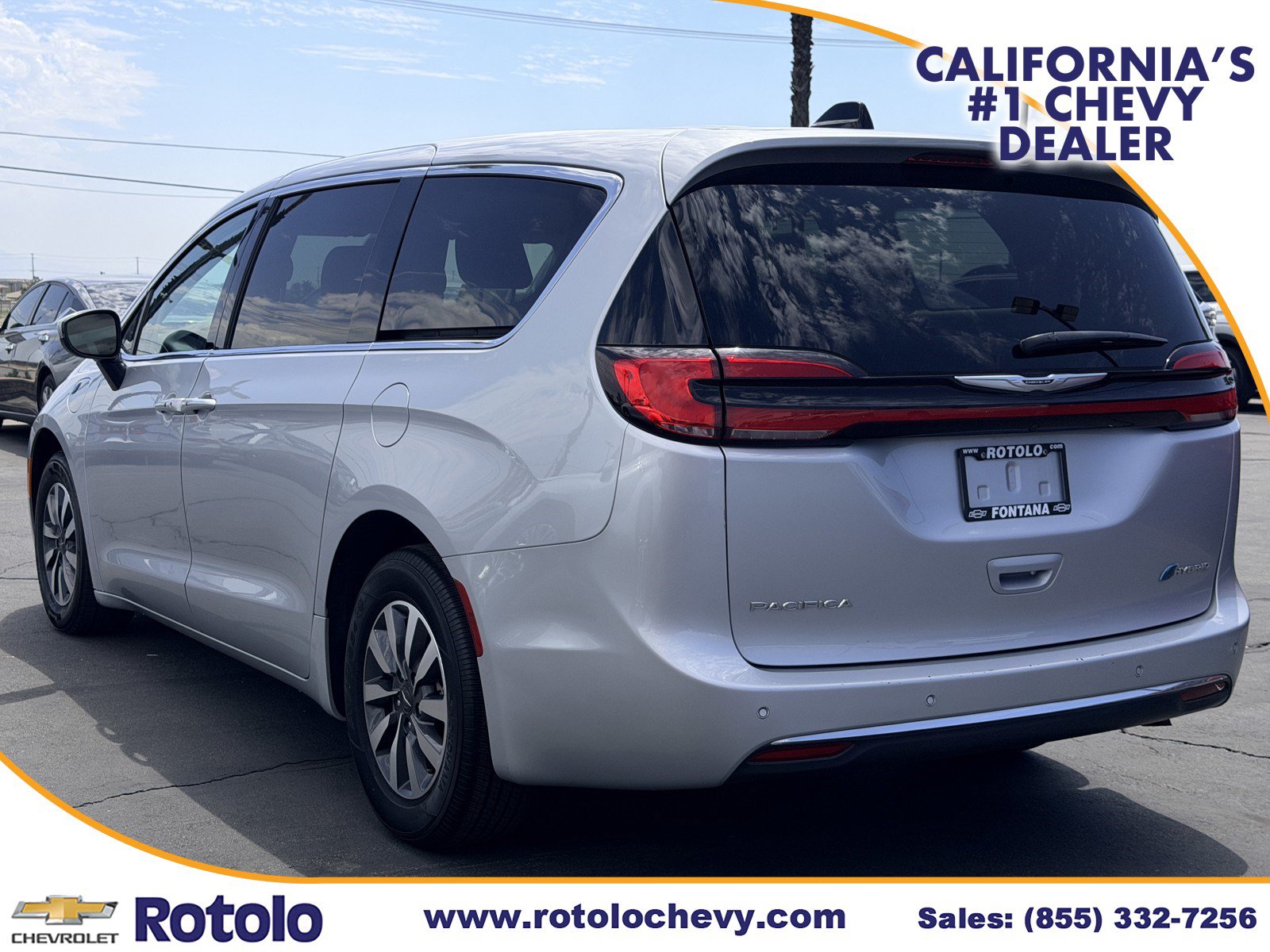 Used 2023 Chrysler Pacifica Touring-L FWD image 4