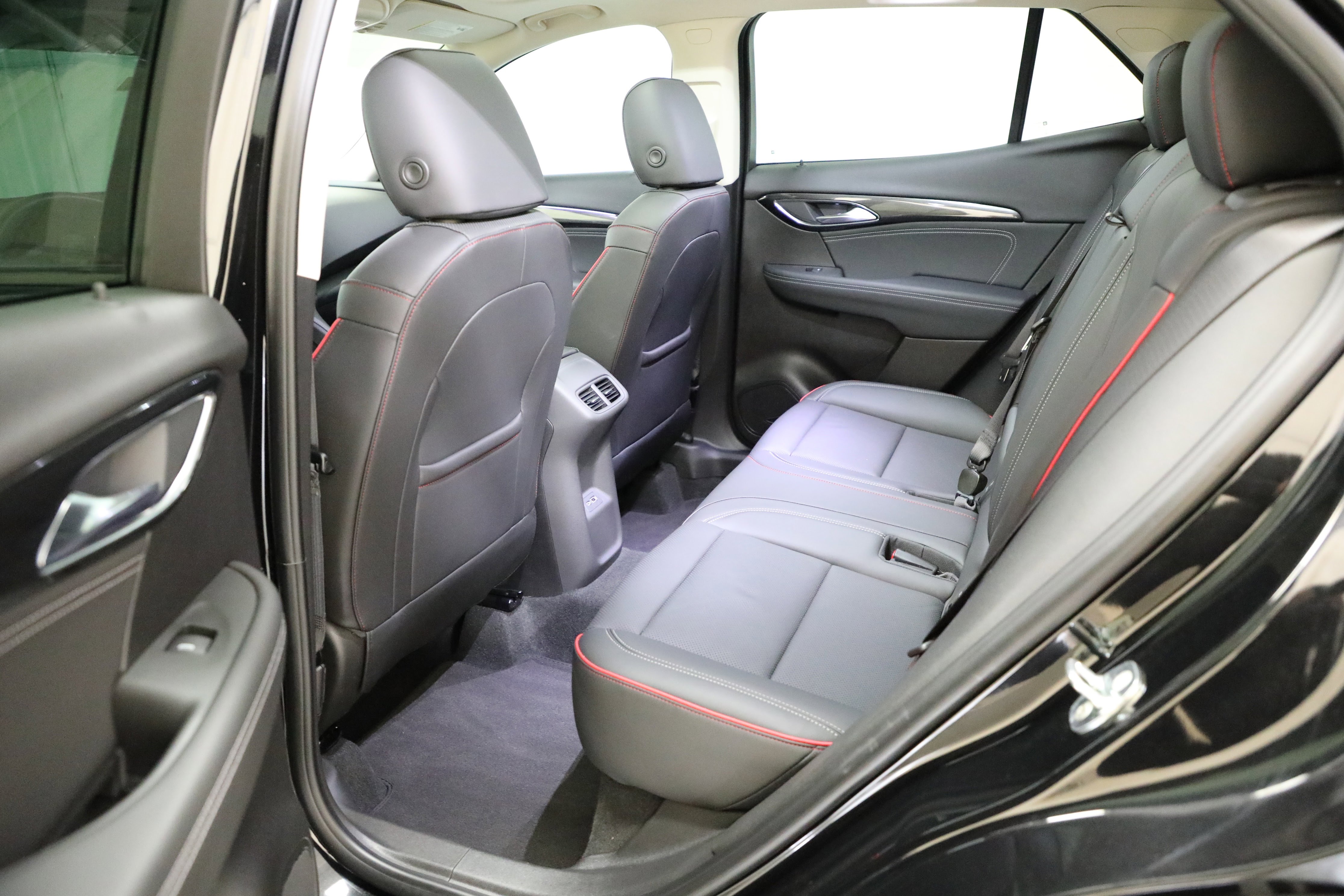 Used 2023 Buick Envision Essence w/ Technology Package I image 15