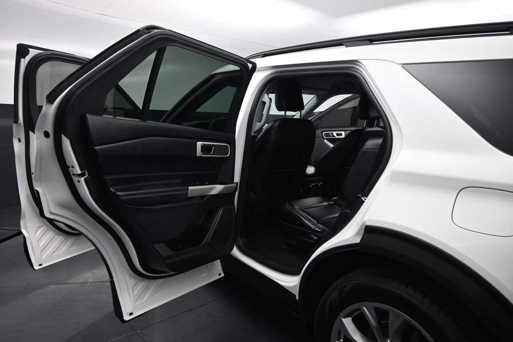 Certified 2021 Ford Explorer XLT w/ Equipment Group 202A RWD image 16
