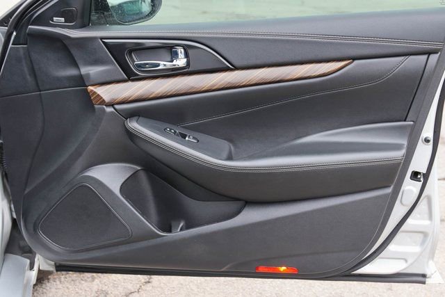 Used 2018 Nissan Maxima Platinum image 15