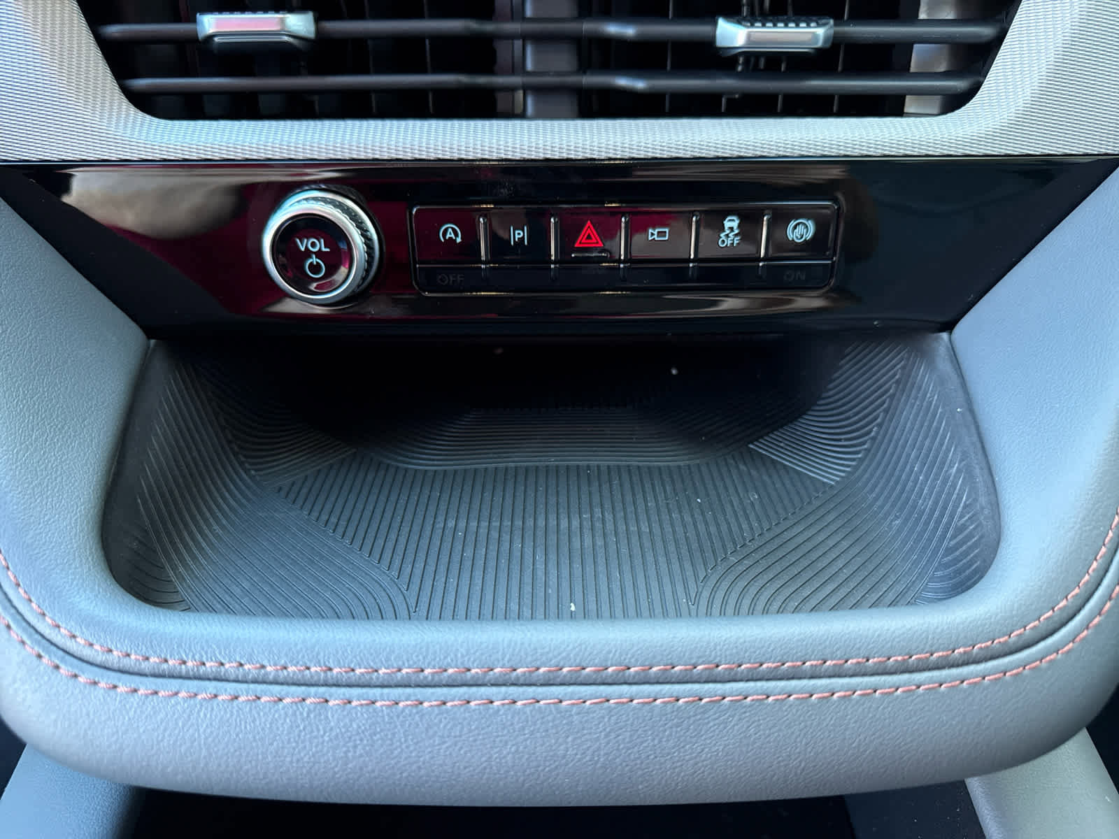 New 2025 Ford Explorer Active w/ Active Comfort Package image 15