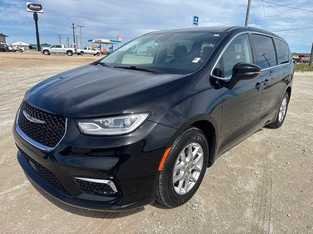 Used 2024 Chrysler Pacifica Touring-L FWD image 1