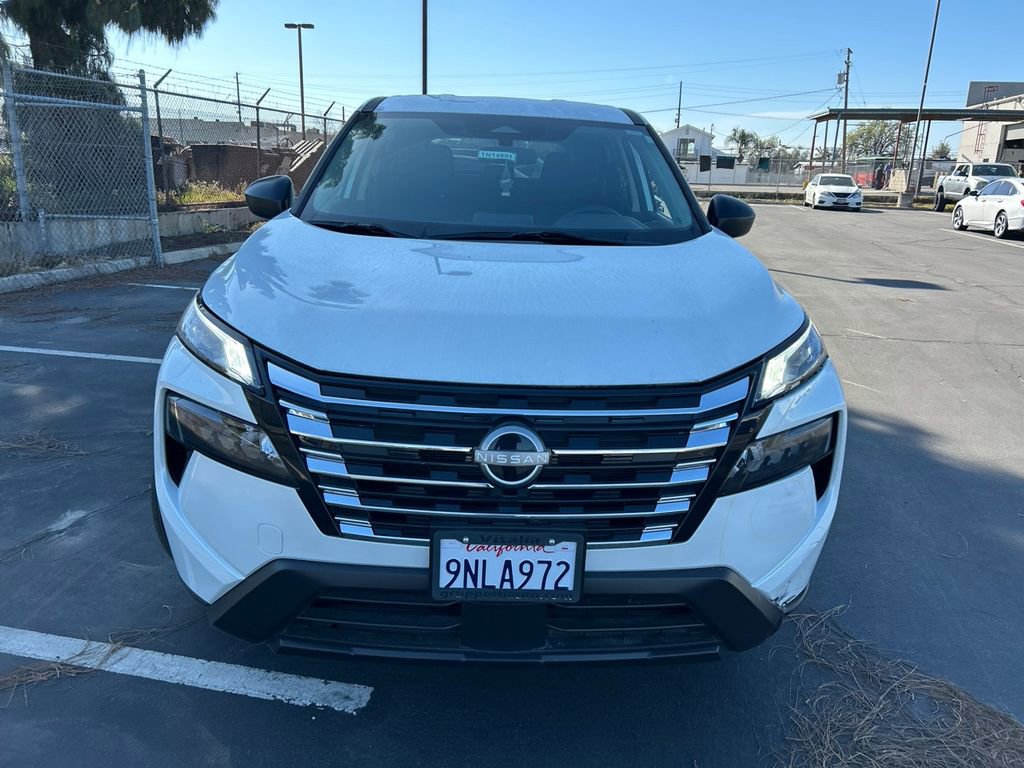 Used 2024 Nissan Rogue S image 2