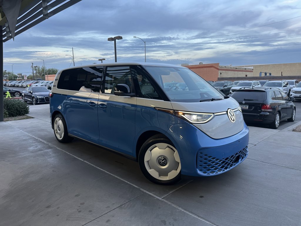 Used 2025 Volkswagen ID. Buzz 1st Edition image 5