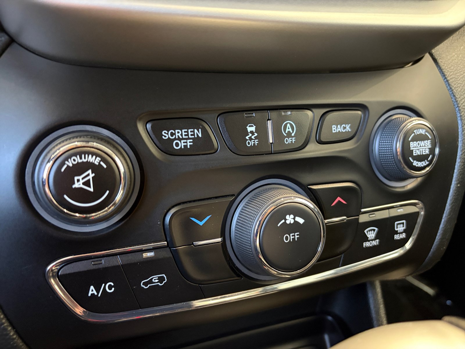 Used 2016 Jeep Cherokee Trailhawk w/ Cold Weather Group AWD/4WD image 22