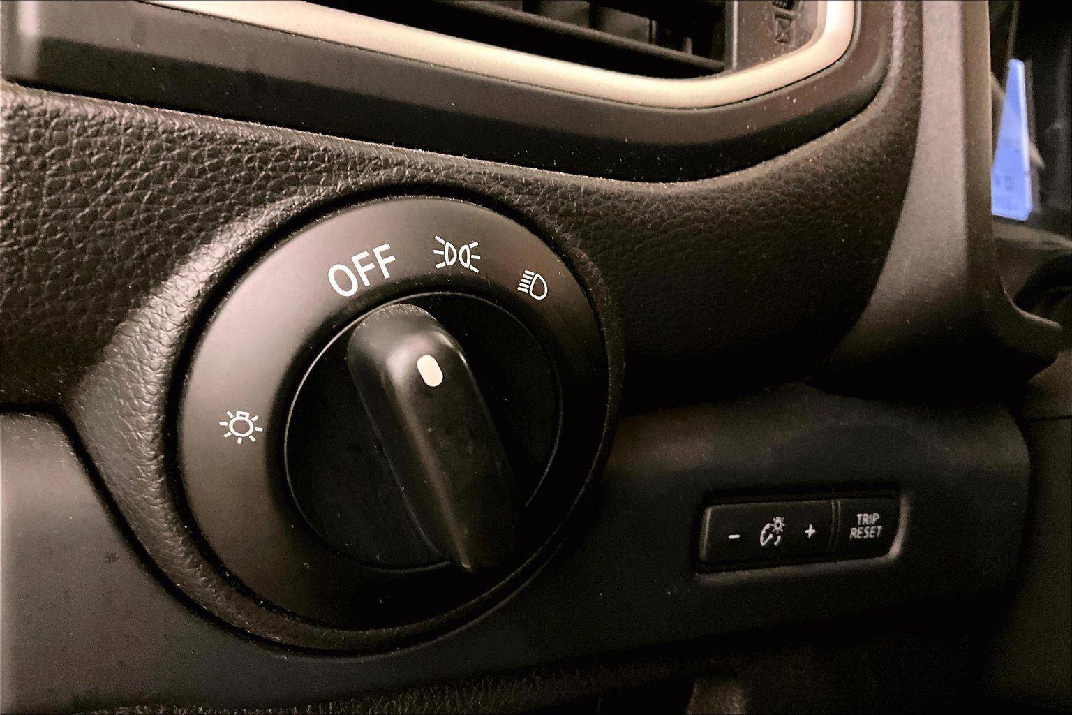 Used 2017 Nissan Titan S image 28