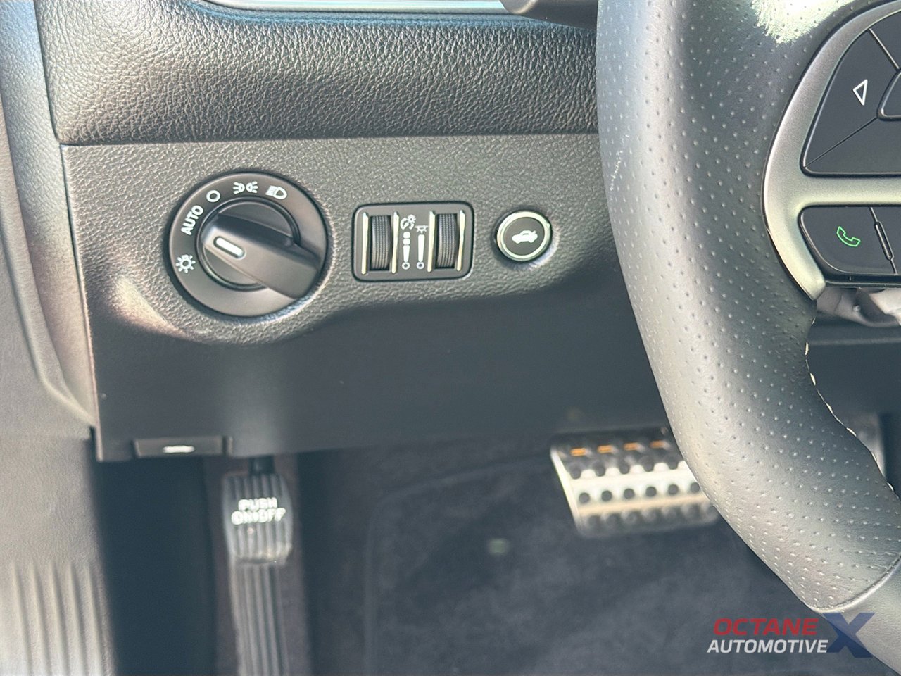 Used 2016 Dodge Challenger SRT Hellcat image 10