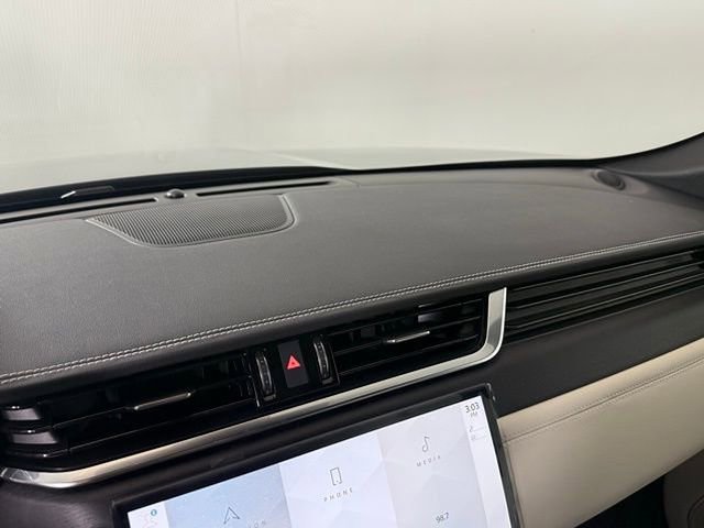 New 2025 Jaguar F-PACE R-Dynamic S image 33