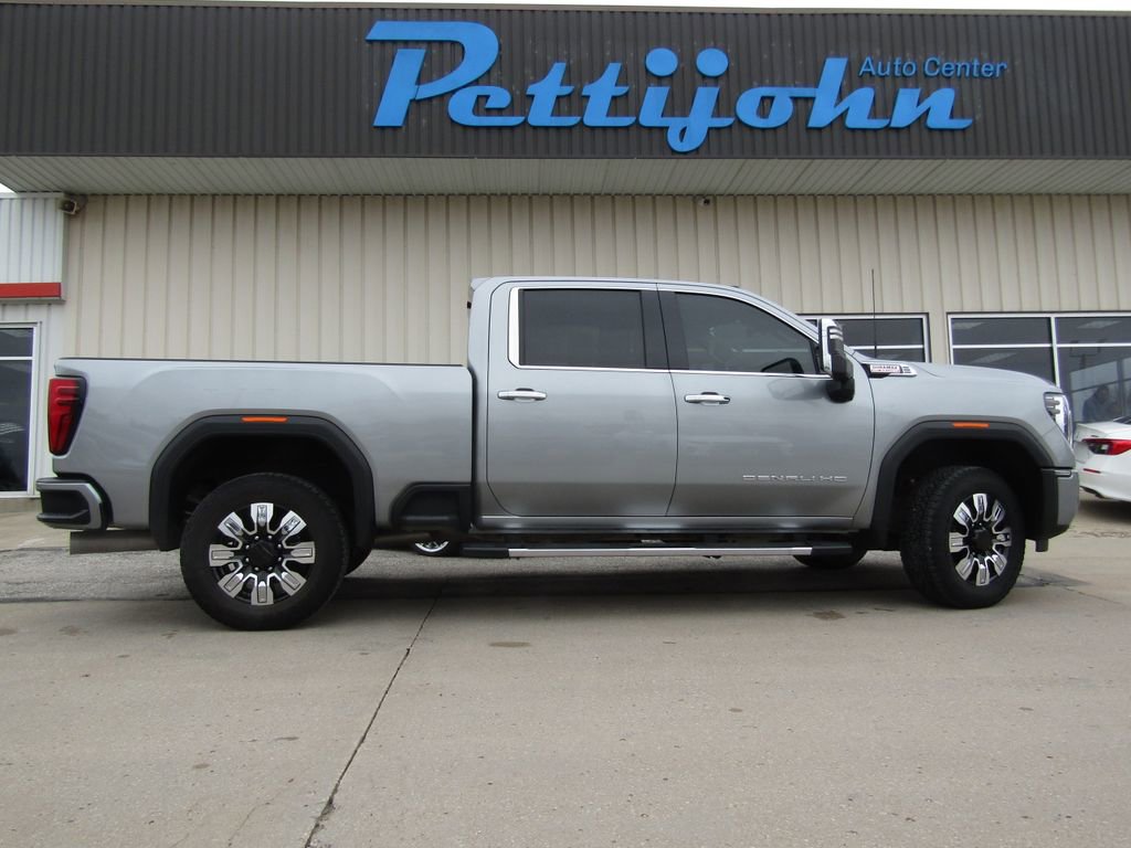 Used 2025 GMC Sierra 2500 Denali w/ Technology Package image 2
