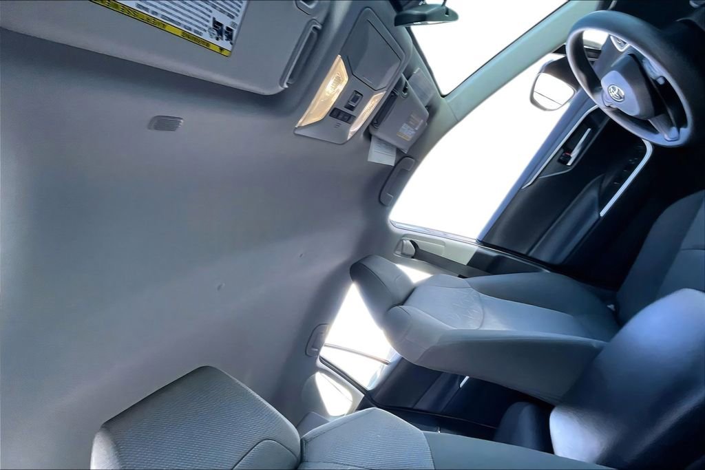 Used 2025 Toyota RAV4 XLE AWD/4WD image 20