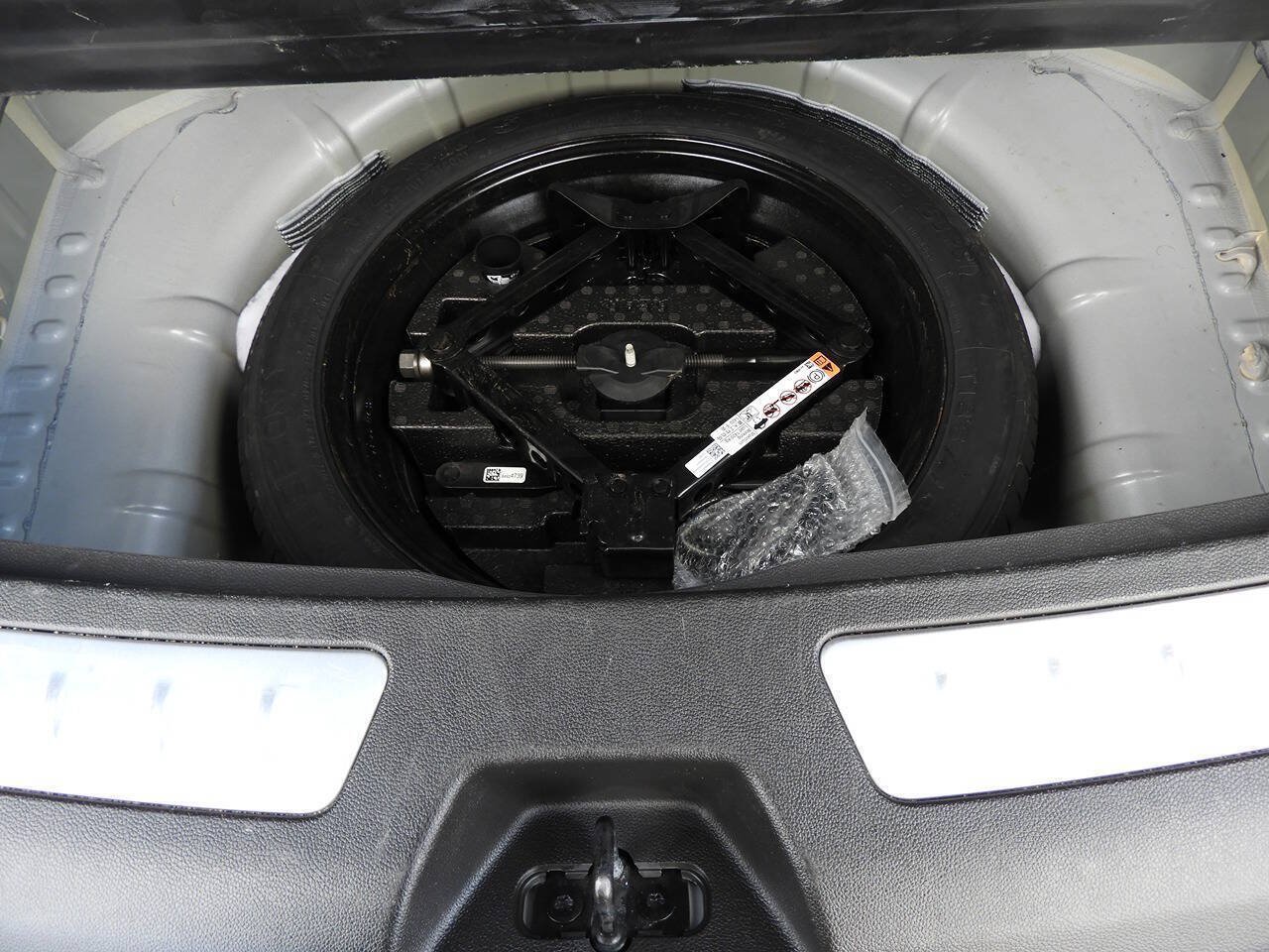 Used 2022 Buick Enclave Essence w/ Experience Buick Package FWD image 29
