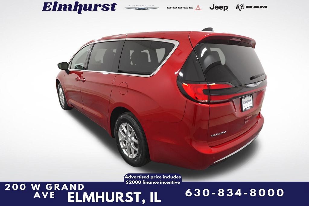 New 2026 Chrysler Pacifica Select image 3