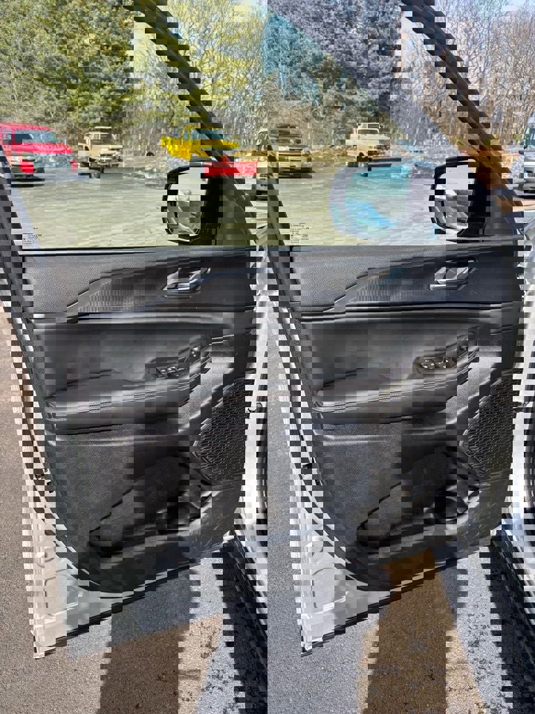 Used 2025 Jeep Grand Cherokee Altitude image 9