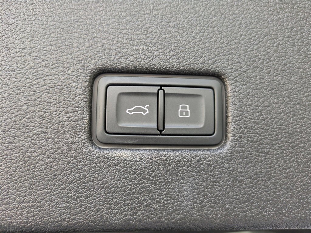 Used 2023 Audi Q8 Premium Plus image 14