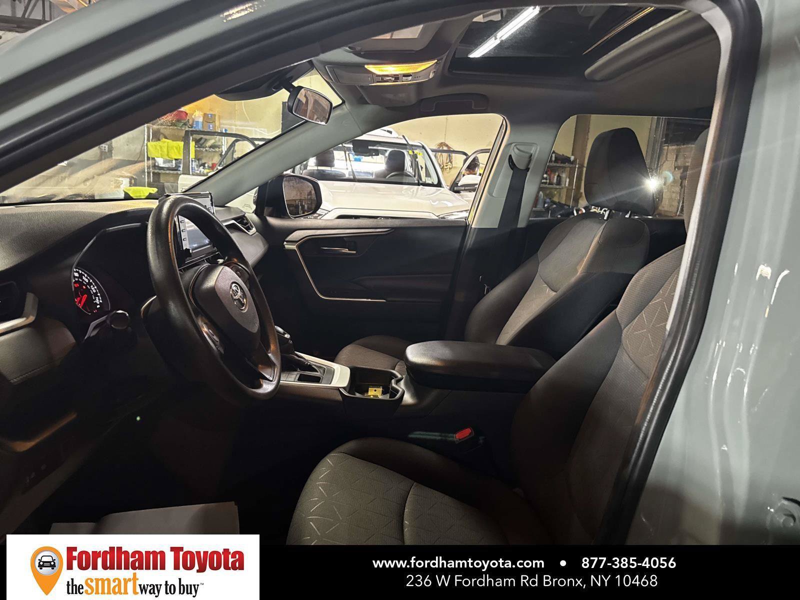 Used 2019 Toyota RAV4 XLE AWD/4WD image 17