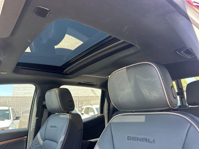 Used 2024 GMC Canyon Denali image 18