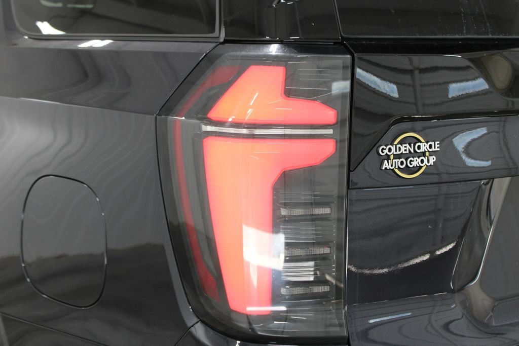 Used 2025 Chevrolet Tahoe Premier RWD image 16