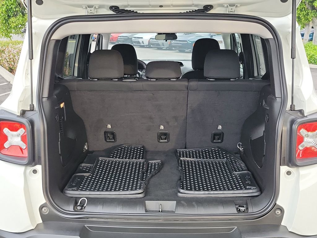 Used 2023 Jeep Renegade Latitude image 12