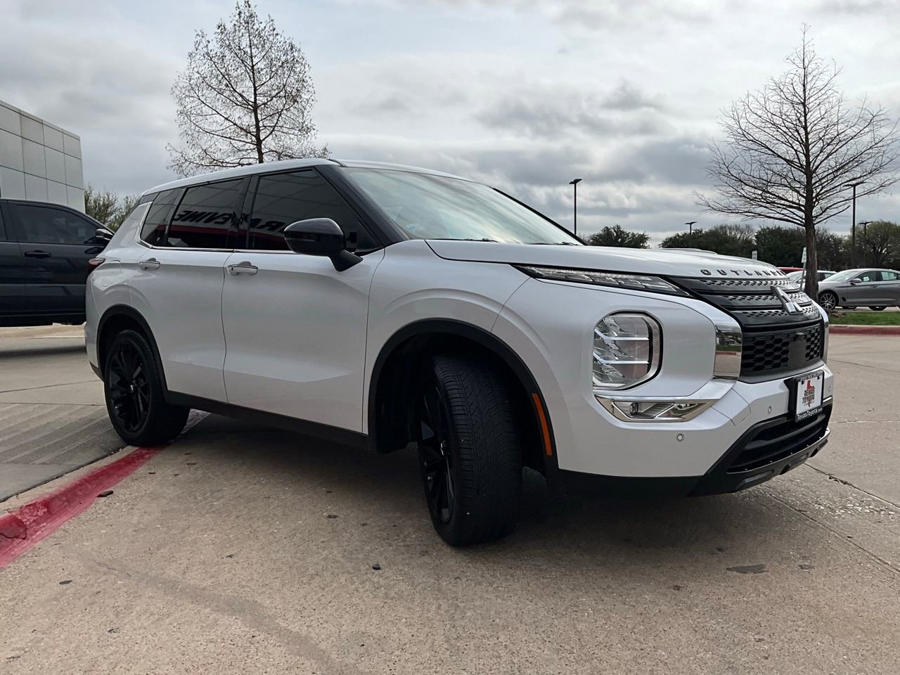 Used 2022 Mitsubishi Outlander SE image 5