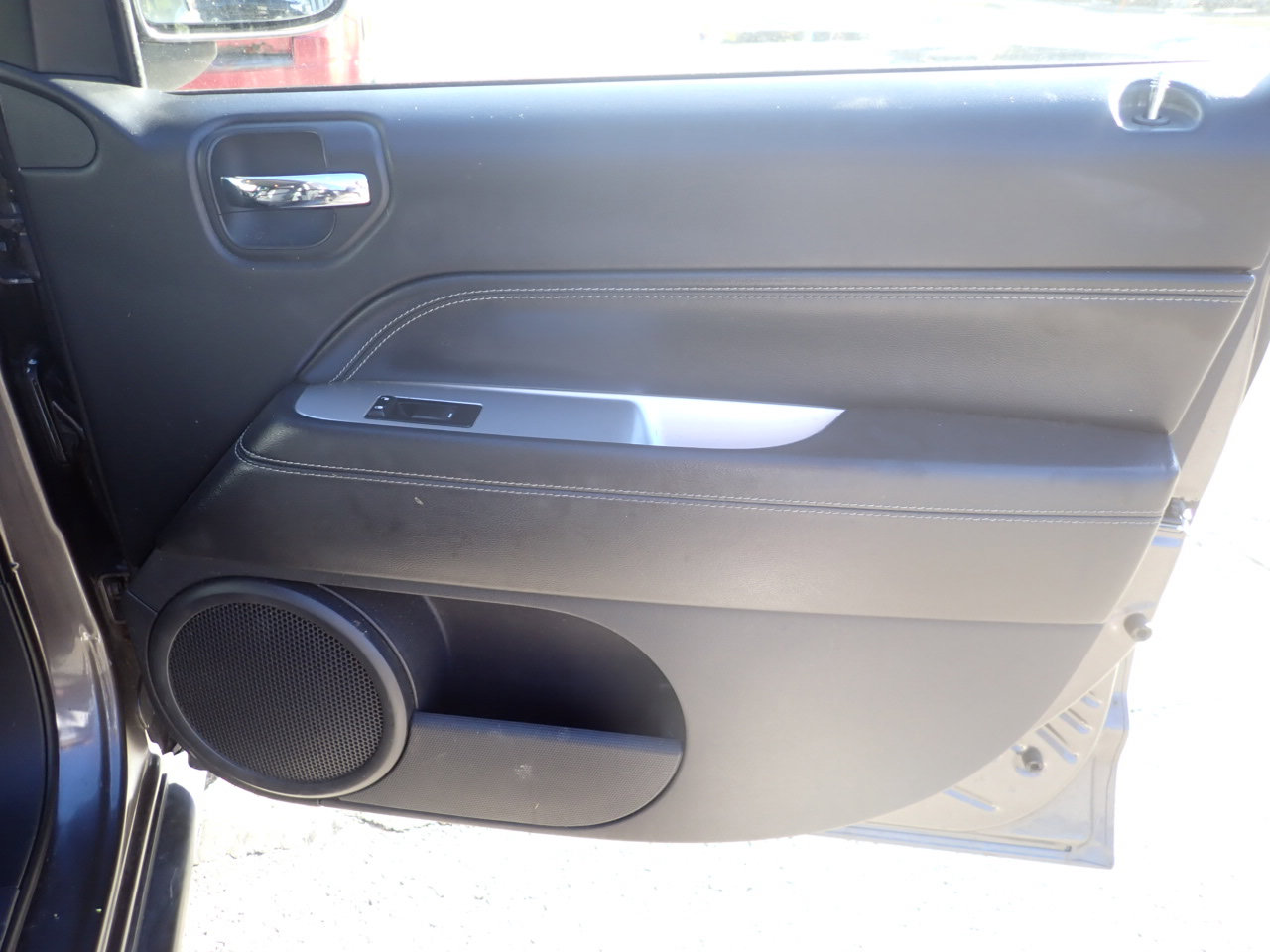 Used 2015 Jeep Compass High Altitude image 32