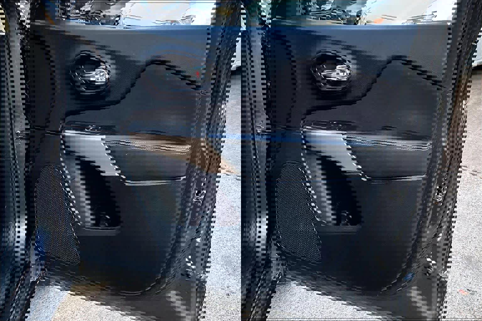 Used 2017 Jeep Cherokee Latitude w/ Safety/Convenience Group image 21