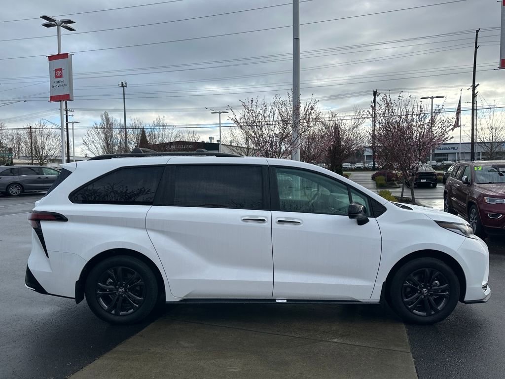 Used 2025 Toyota Sienna XSE w/ XSE Plus Package image 6