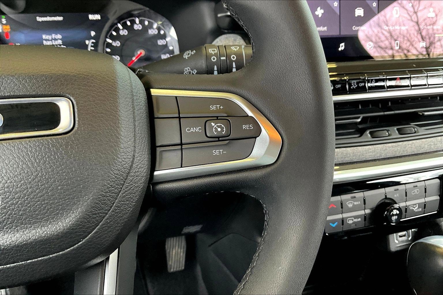 Used 2023 Jeep Compass Latitude image 13