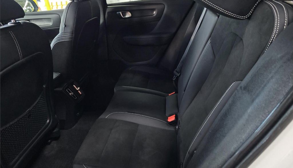 Used 2023 Volvo XC40 Recharge Plus w/ Protection Package Premier AWD/4WD image 14