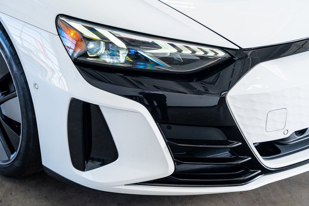 Used 2024 Audi e-tron GT Prestige image 17