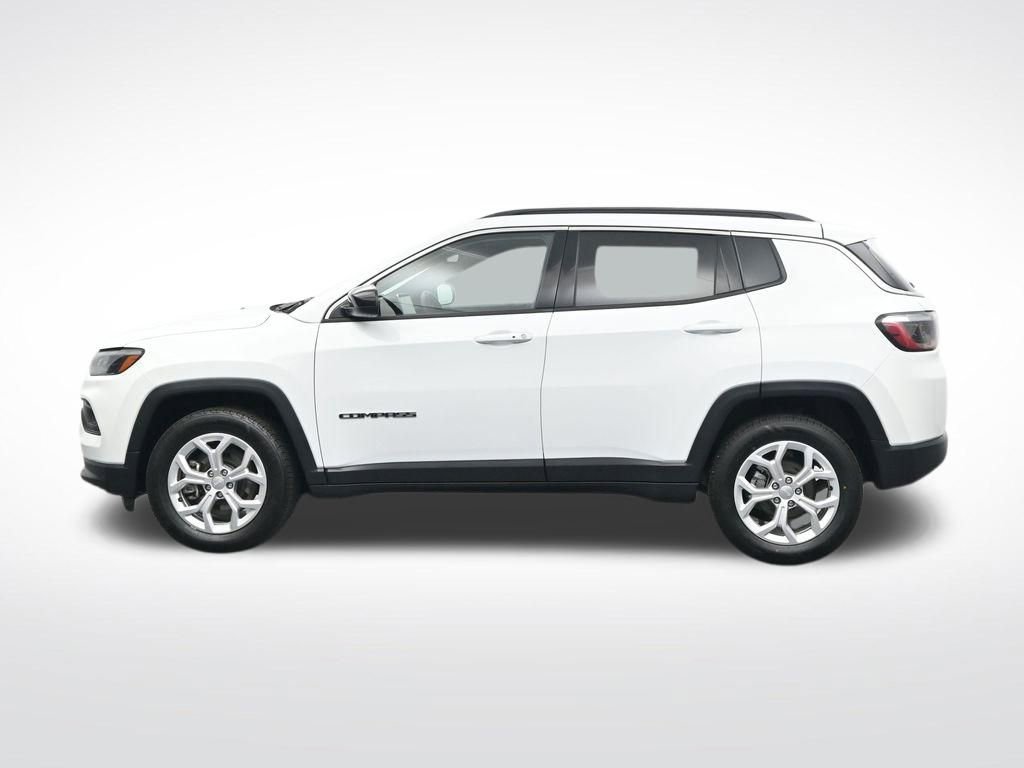 Used 2024 Jeep Compass Latitude image 10