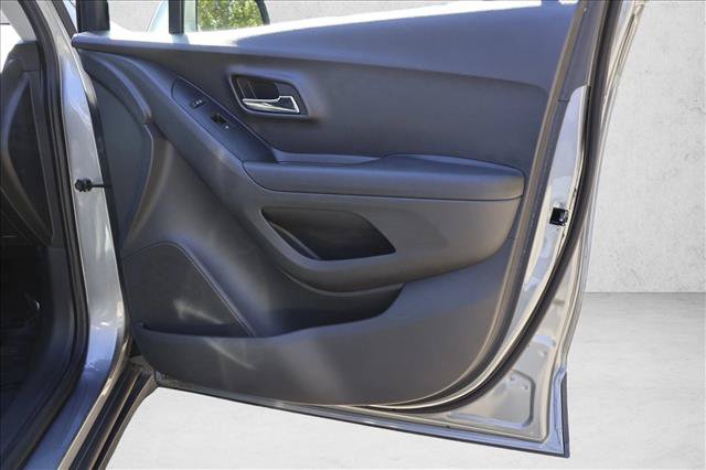 Used 2020 Chevrolet Trax LS w/ Tint and Cruise Package FWD image 29