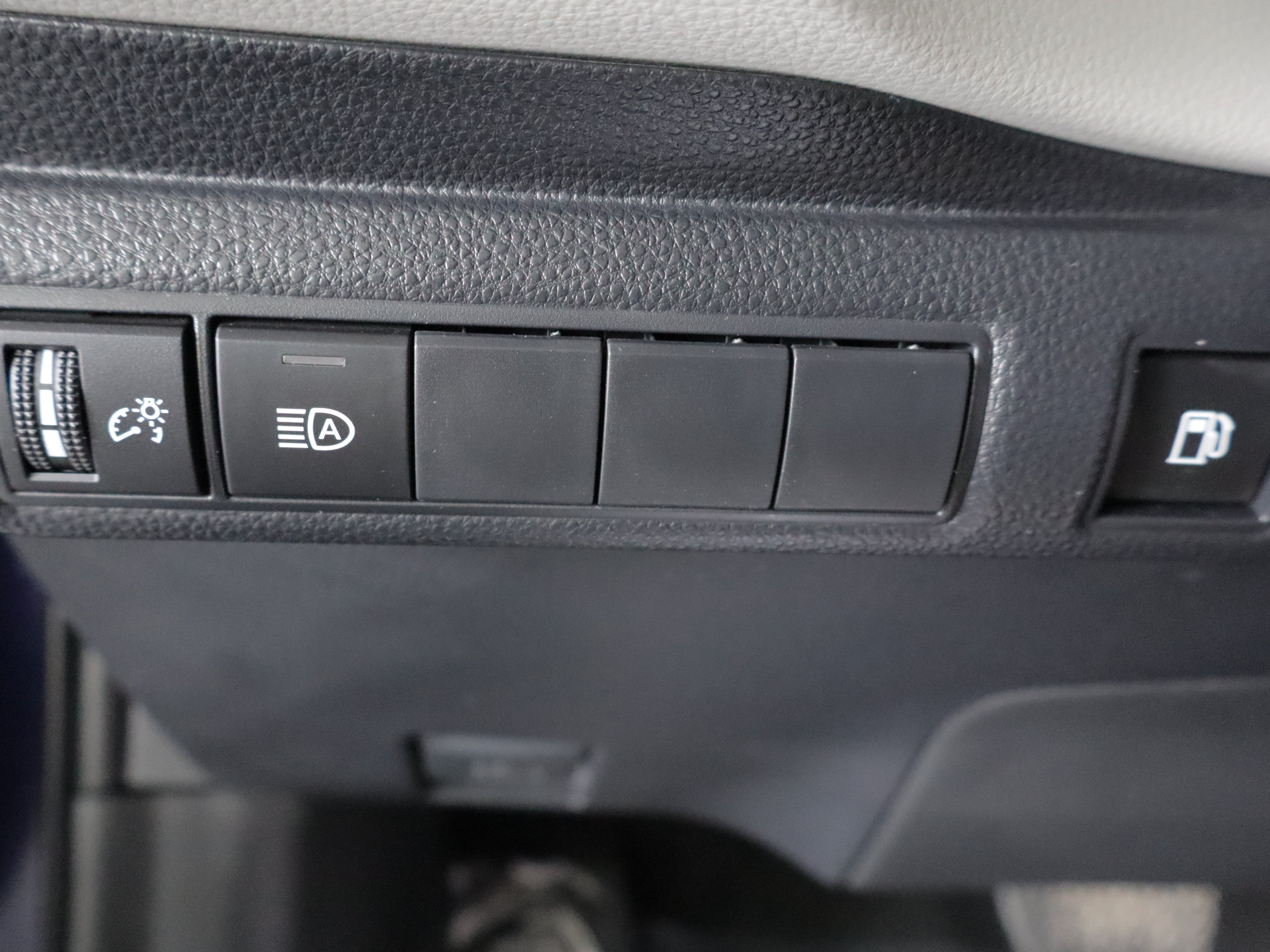 Used 2024 Toyota Corolla LE AWD/4WD image 18