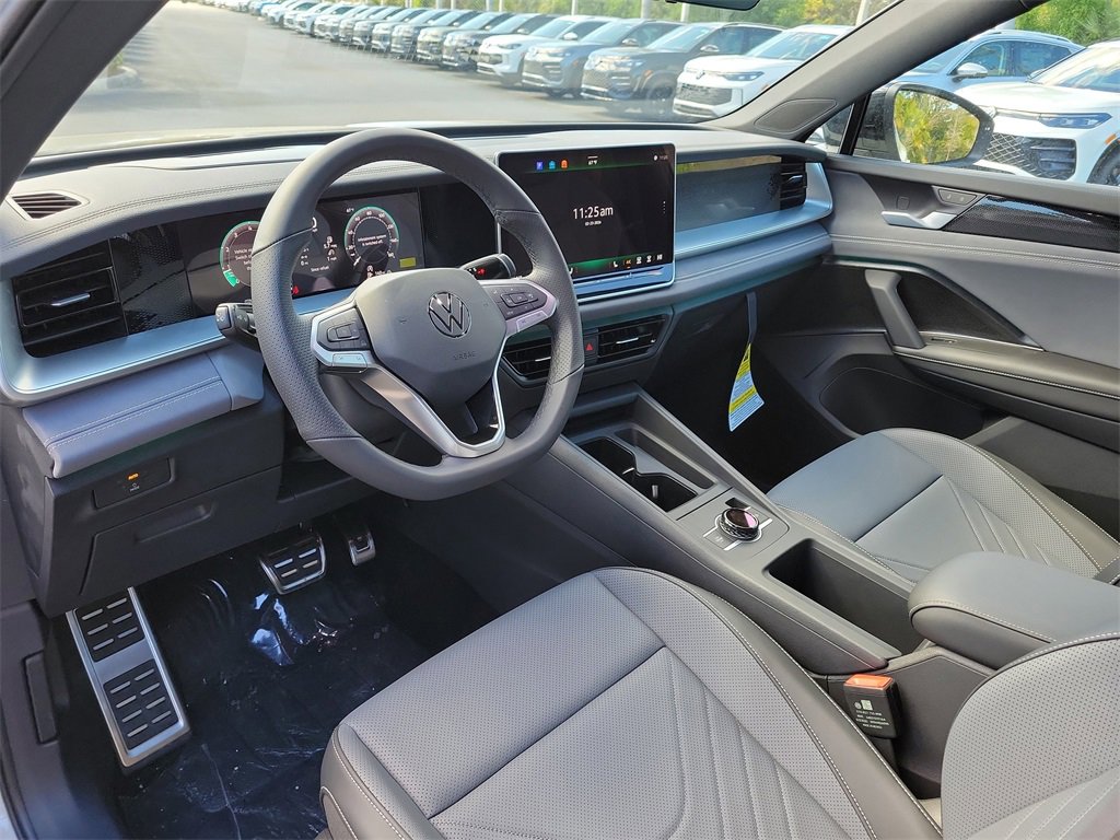 New 2026 Volkswagen Tiguan SE R-Line image 17