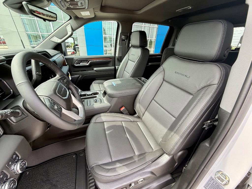 New 2025 GMC Sierra 3500 Denali w/ Denali Reserve Package image 14
