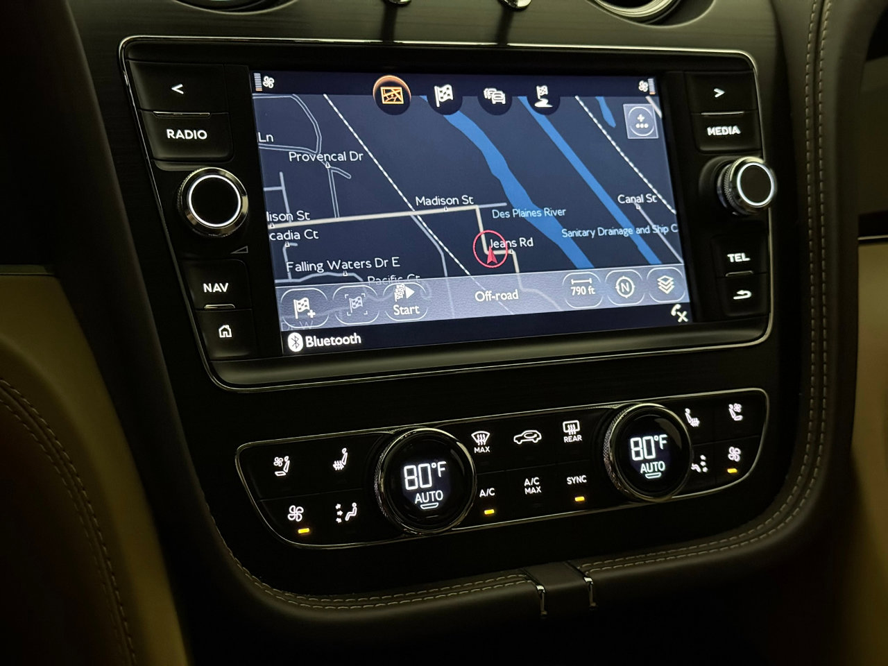 Used 2018 Bentley Bentayga image 35