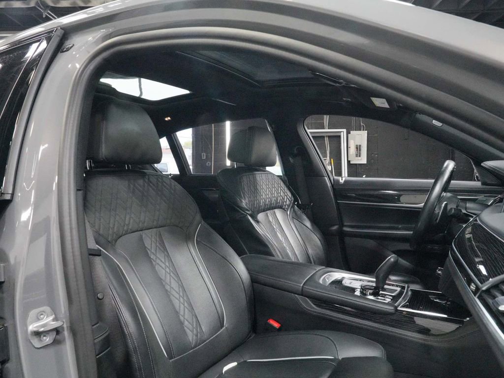 Used 2022 BMW 750i xDrive w/ Executive Package AWD/4WD image 43