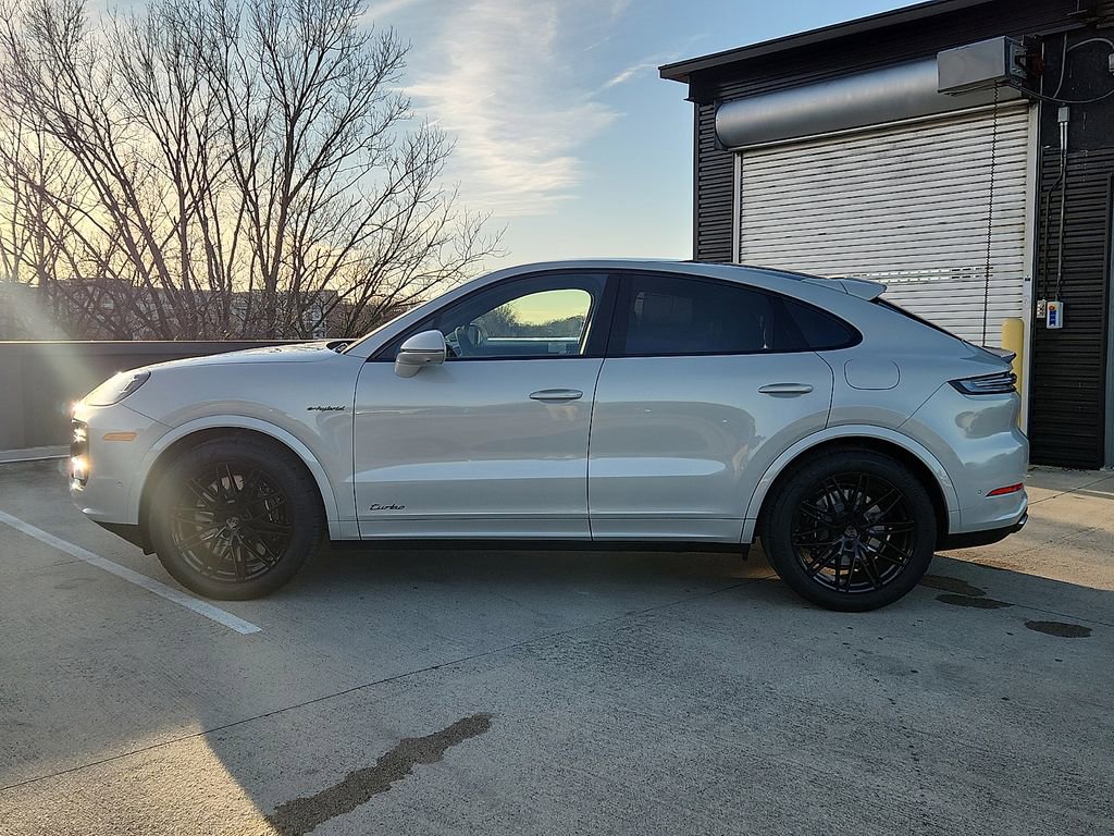 New 2026 Porsche Cayenne Turbo image 2