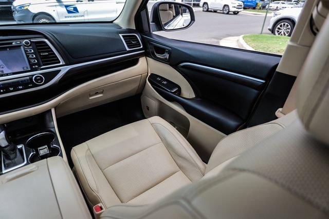 Used 2016 Toyota Highlander Limited FWD image 45