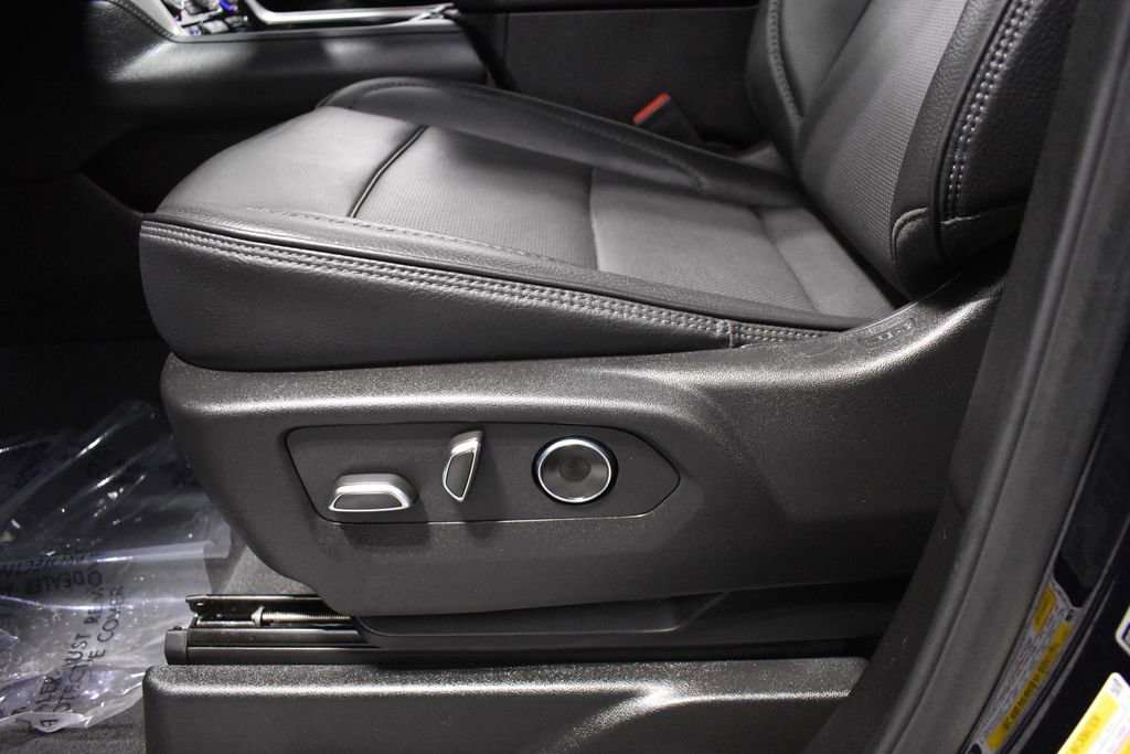 Used 2023 GMC Yukon Denali w/ LPO, Floor Liner Package image 19