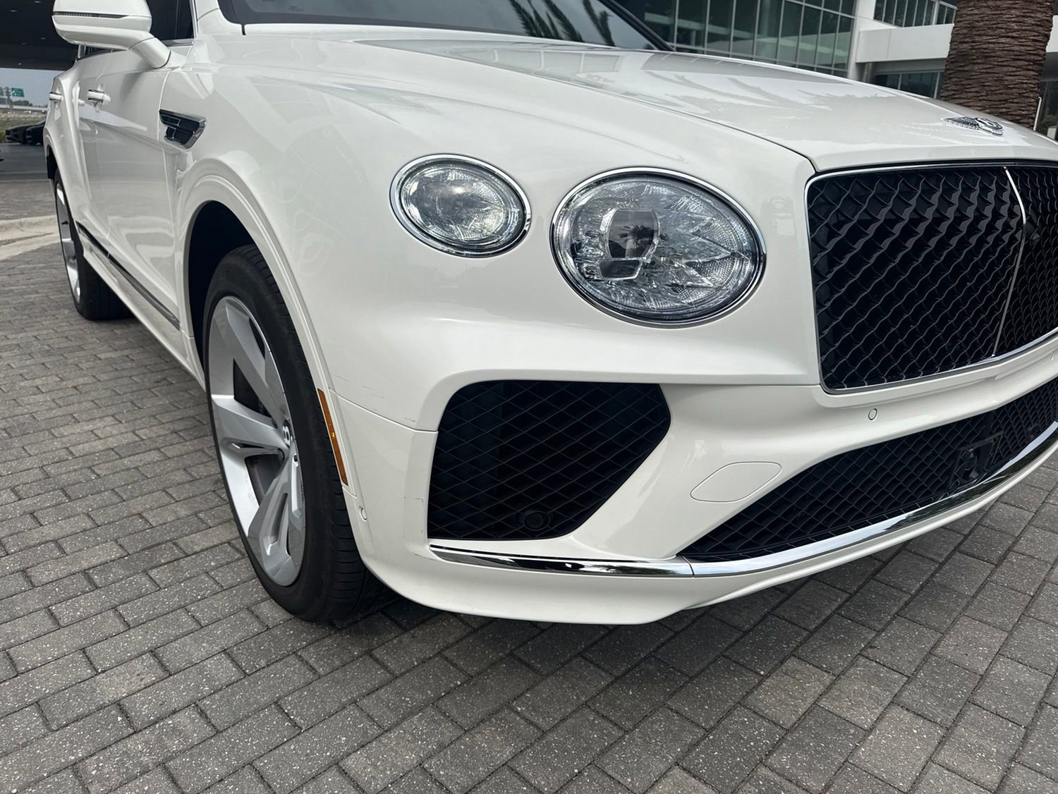 Used 2025 Bentley Bentayga AWD/4WD image 42