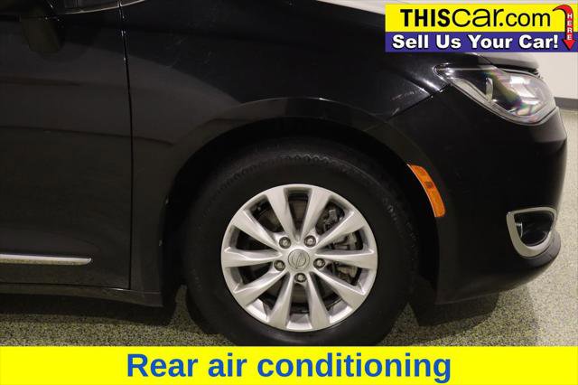 Used 2017 Chrysler Pacifica Touring-L FWD image 10