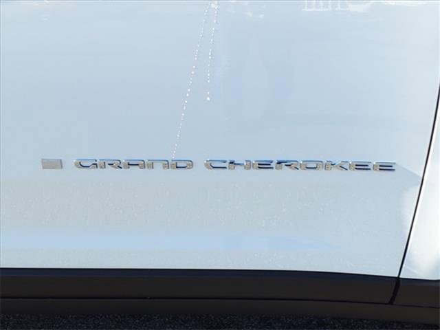 New 2022 Jeep Grand Cherokee Limited 4xe w/ Luxury Tech Group II image 10