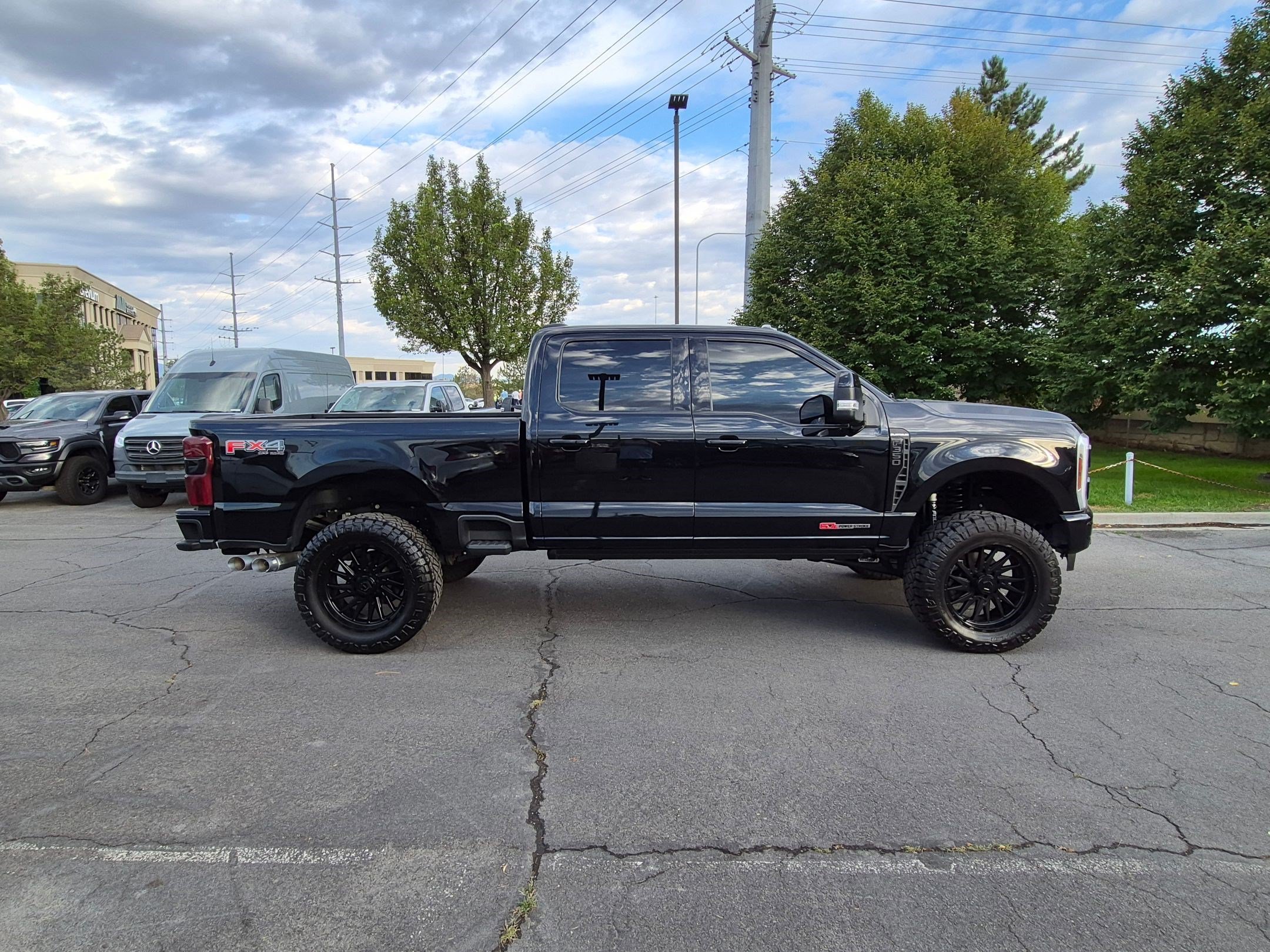 Used 2024 Ford F350 Platinum AWD/4WD image 2