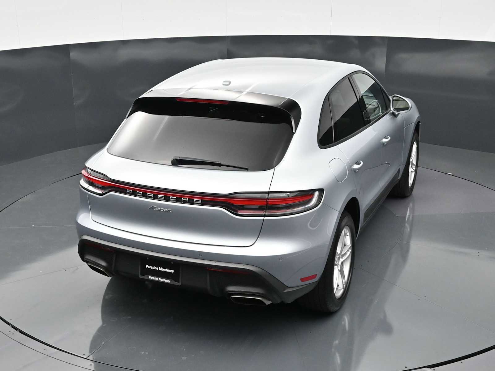 Certified 2025 Porsche Macan AWD/4WD image 31