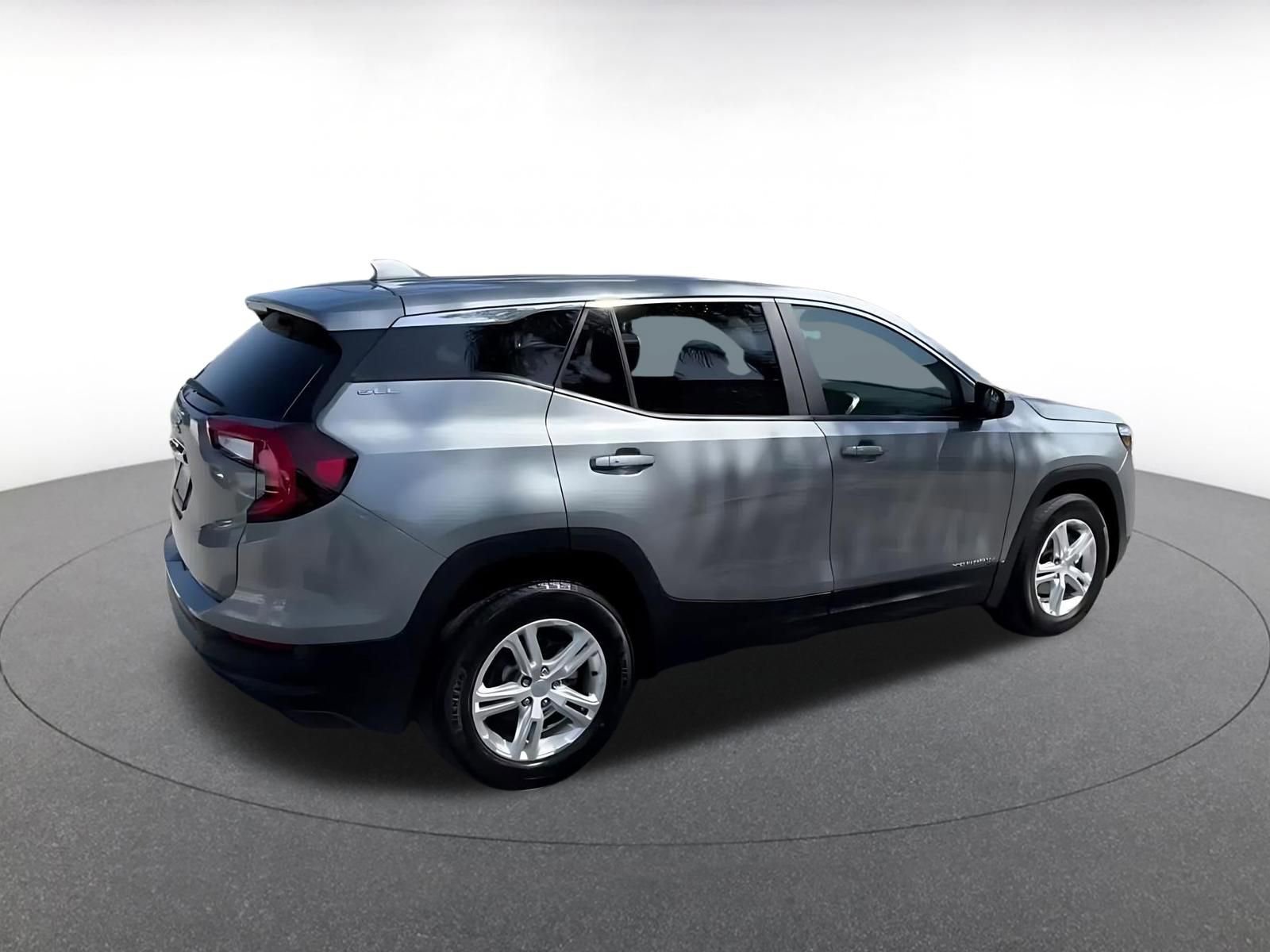 Used 2024 GMC Terrain SLE FWD image 15