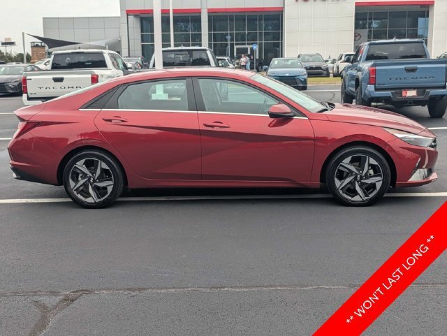 Used 2023 Hyundai Elantra Limited FWD image 3
