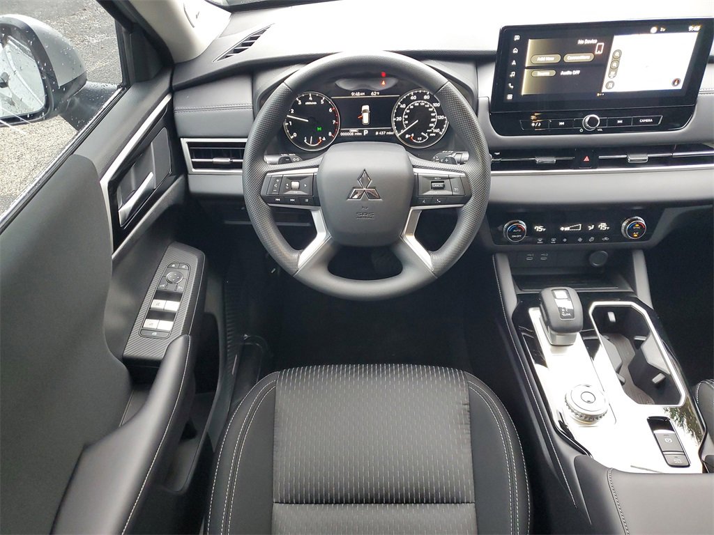 New 2026 Mitsubishi Outlander ES image 9