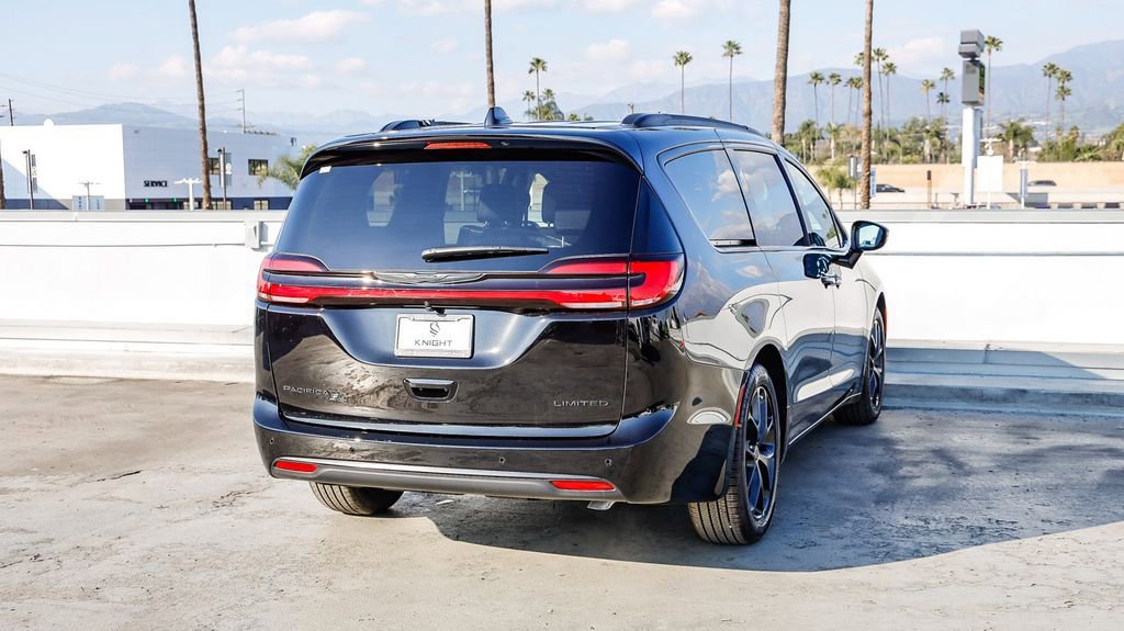 New 2026 Chrysler Pacifica Limited w/ S Appearance Package image 9