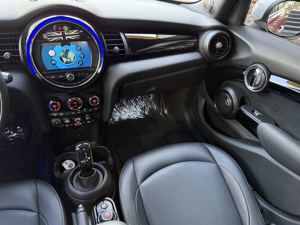 Used 2020 MINI Cooper 4-Door Hardtop w/ Premium Package FWD image 22