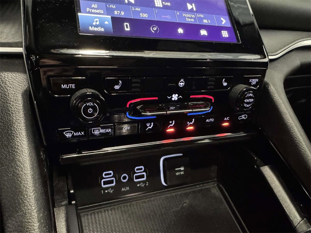 Used 2023 Jeep Grand Cherokee Altitude image 25